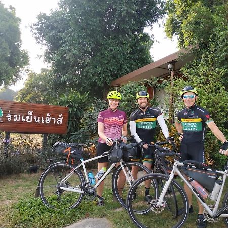 Готель Romyen House Ban Nong Nam Khan Екстер'єр фото