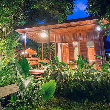 Готель Romyen House Ban Nong Nam Khan Екстер'єр фото