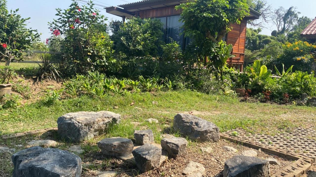 Готель Romyen House Ban Nong Nam Khan Екстер'єр фото