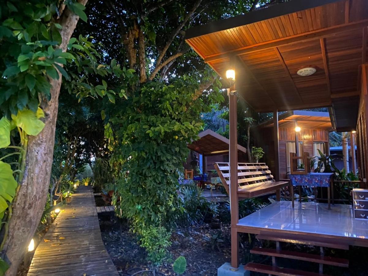 Готель Romyen House Ban Nong Nam Khan Екстер'єр фото