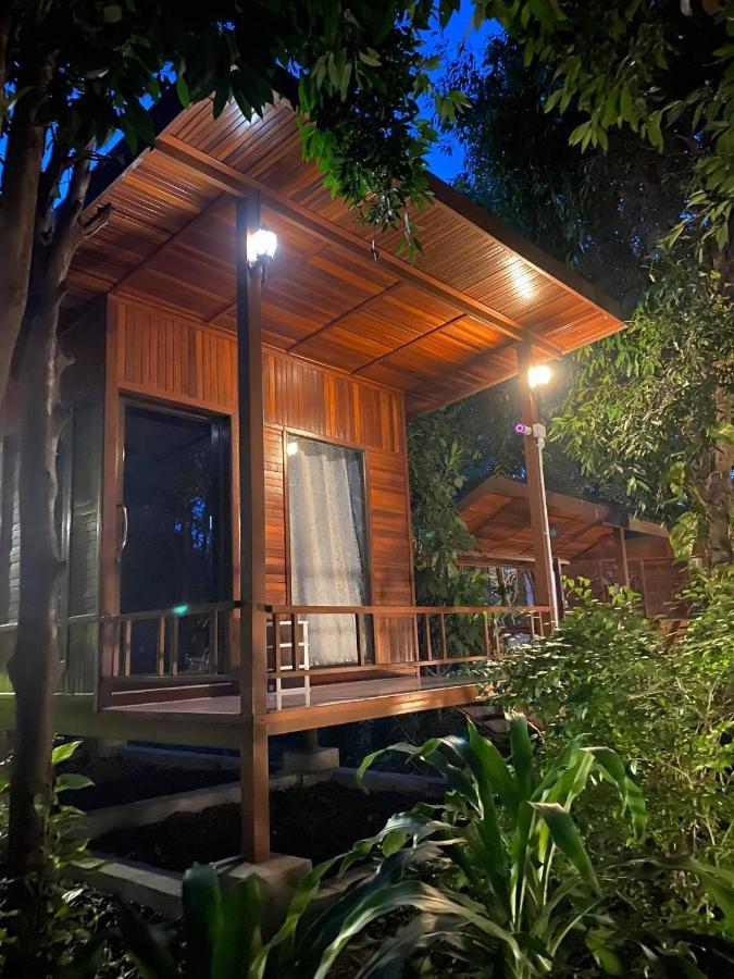 Готель Romyen House Ban Nong Nam Khan Екстер'єр фото