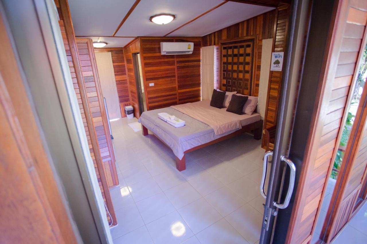 Готель Romyen House Ban Nong Nam Khan Екстер'єр фото