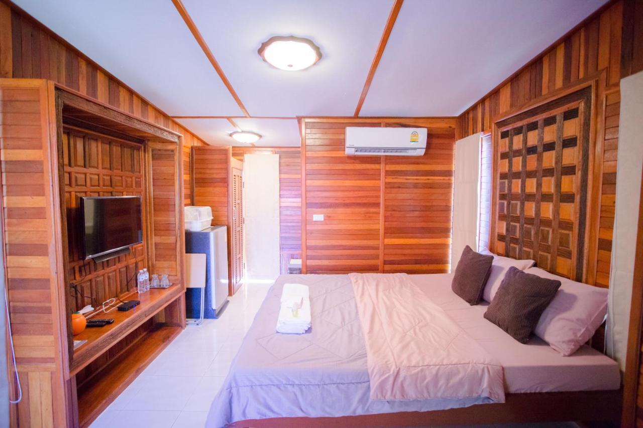 Готель Romyen House Ban Nong Nam Khan Екстер'єр фото