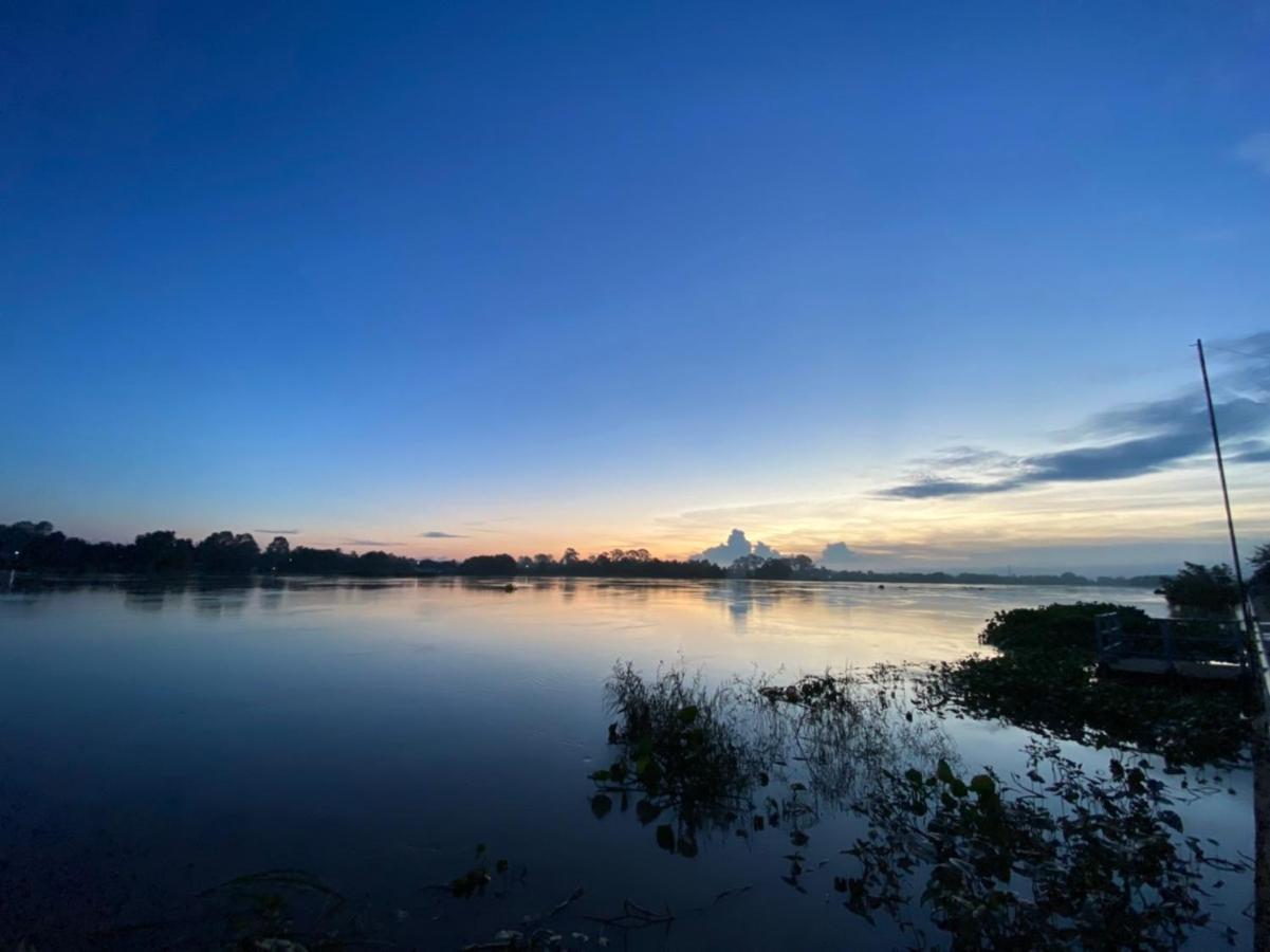 Готель Romyen House Ban Nong Nam Khan Екстер'єр фото