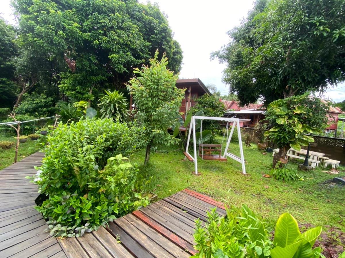 Готель Romyen House Ban Nong Nam Khan Екстер'єр фото