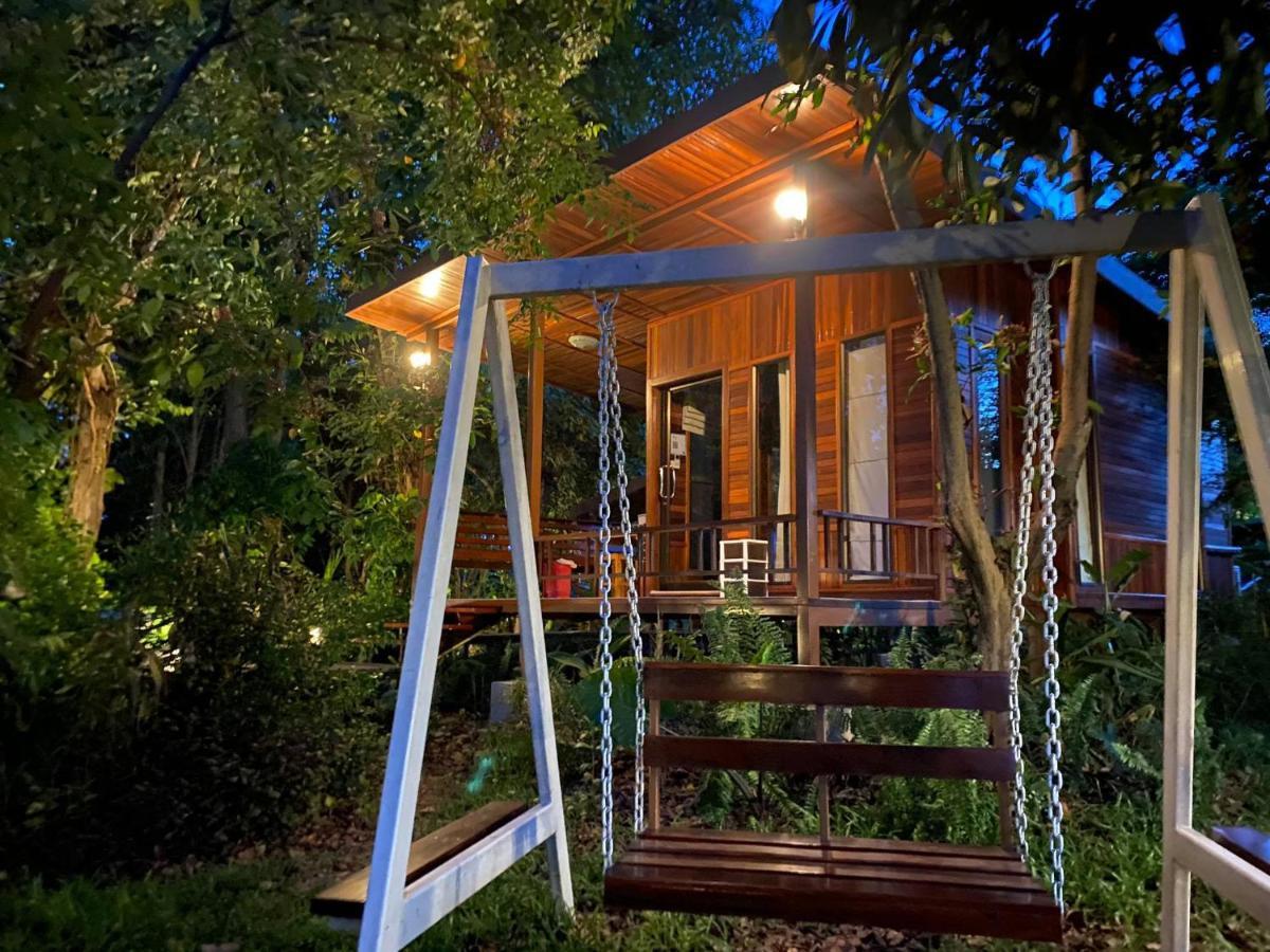 Готель Romyen House Ban Nong Nam Khan Екстер'єр фото