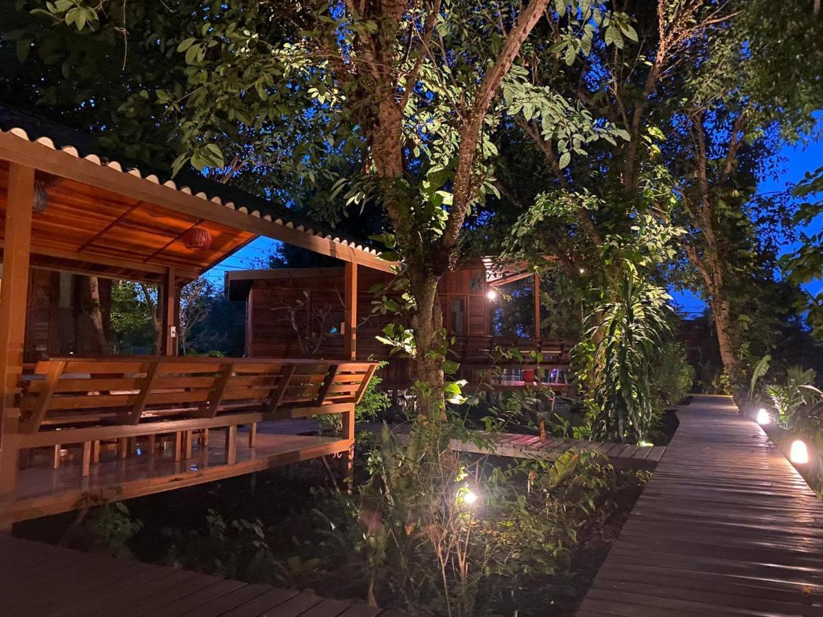 Готель Romyen House Ban Nong Nam Khan Екстер'єр фото