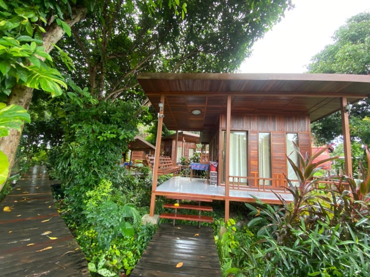 Готель Romyen House Ban Nong Nam Khan Екстер'єр фото