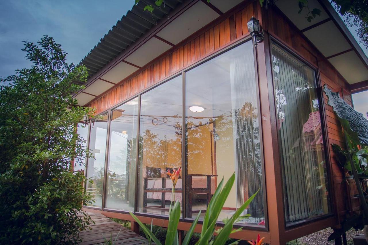 Готель Romyen House Ban Nong Nam Khan Екстер'єр фото