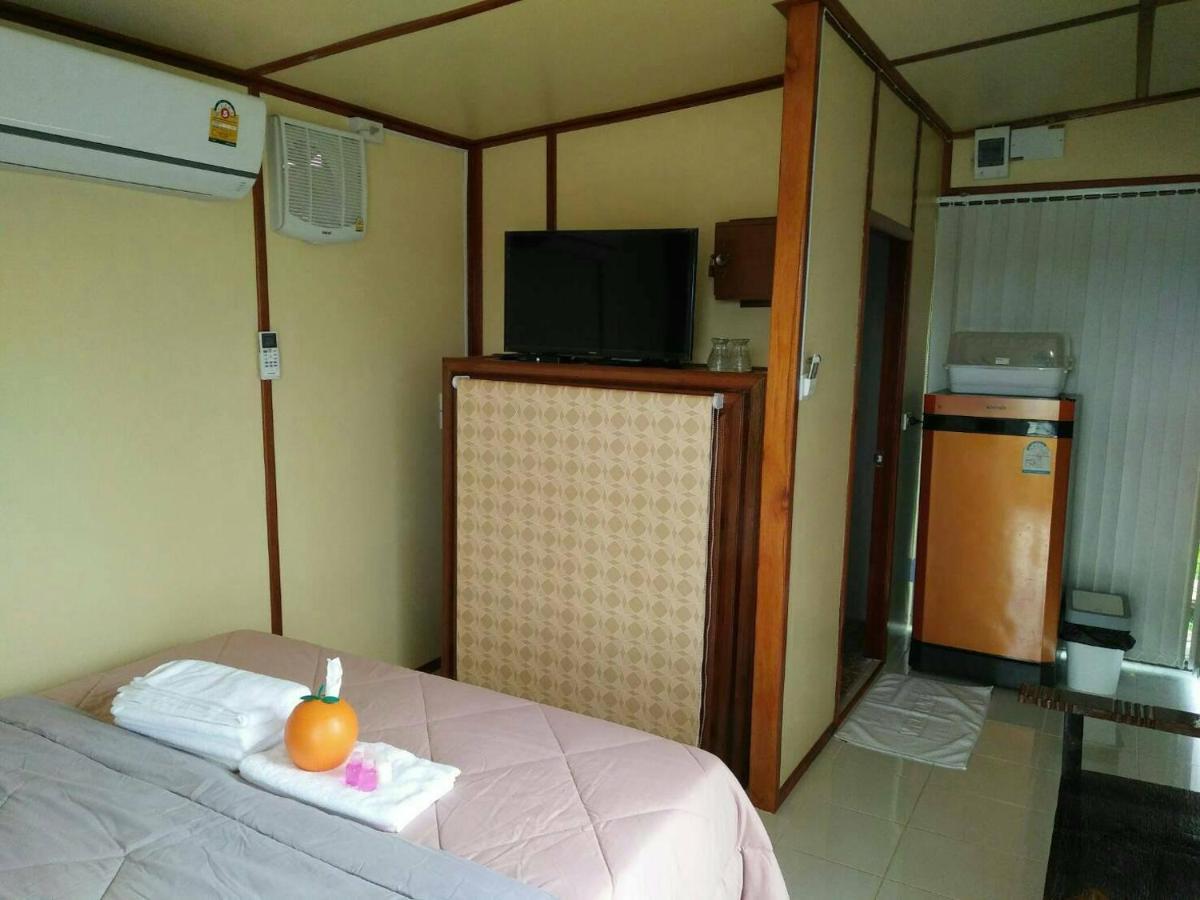 Готель Romyen House Ban Nong Nam Khan Екстер'єр фото