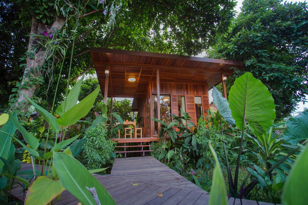 Готель Romyen House Ban Nong Nam Khan Екстер'єр фото