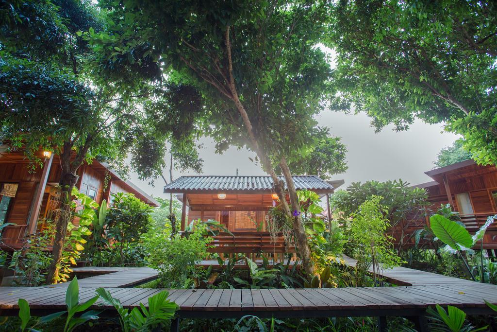Готель Romyen House Ban Nong Nam Khan Екстер'єр фото