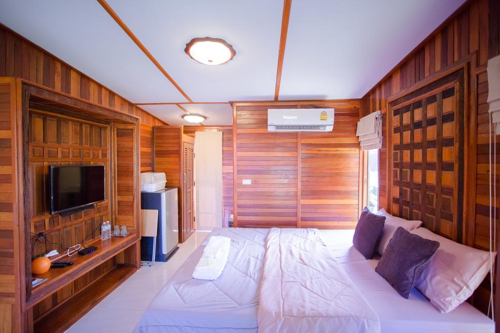Готель Romyen House Ban Nong Nam Khan Екстер'єр фото