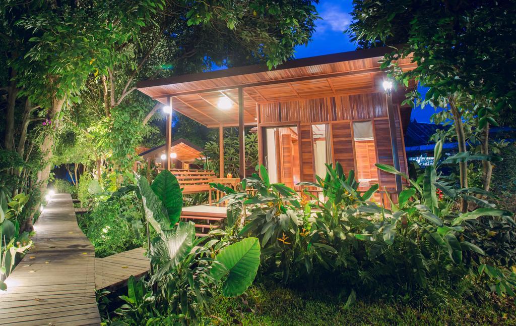 Готель Romyen House Ban Nong Nam Khan Екстер'єр фото