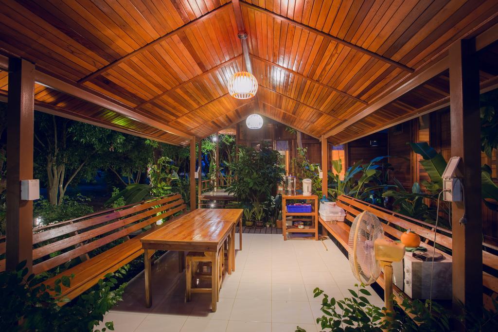 Готель Romyen House Ban Nong Nam Khan Екстер'єр фото