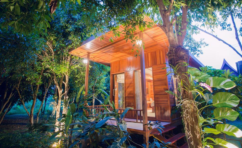Готель Romyen House Ban Nong Nam Khan Екстер'єр фото